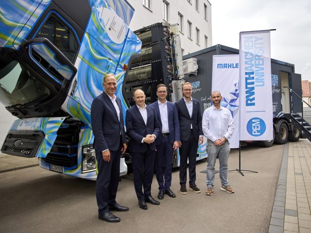 Brennstoffzellen-Truck macht Station bei Mahle  - Bild 1