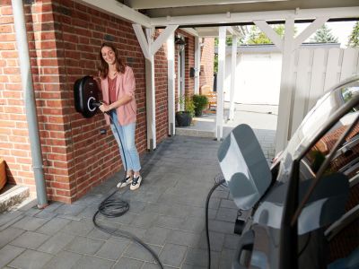 Wer mit dem Elektroauto zur Arbeit fährt, spart Geld