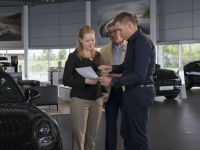Warum das Autohaus unverzichtbar bleibt