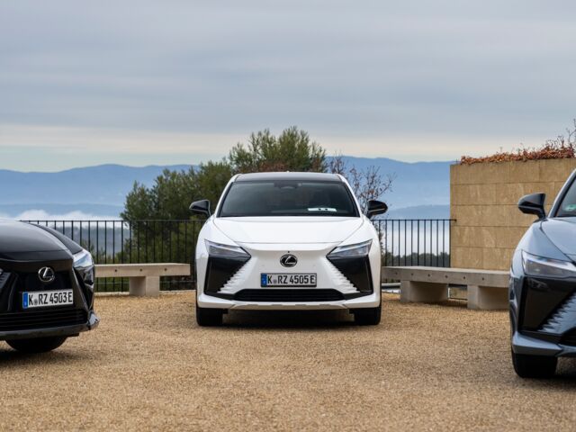 Lexus RZ 450e: Ein Joch als Lenkrad - Bild 1