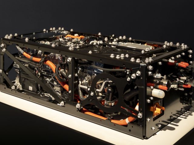 Toyota bringt die Brennstoffzelle auf die Schiene - Bild 1