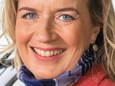 Emma Begley spricht nun für Rolls Royce