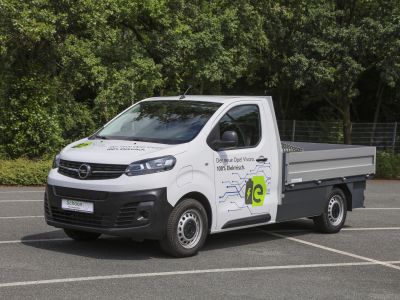 Der Opel Vivaro-e bekommt erstmals eine Pritsche