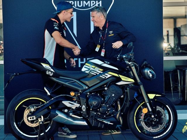 Jeremy Alcoba gewinnt die „Triumph Triple Trophy 2022“ - Bild 1