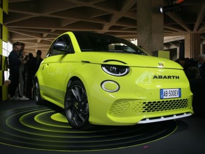 Abarth 500e: Vom Blitz getroffen