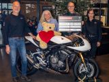 Triumph Bond Edition bringen 117.000 Euro für sterbenskranke Kinder - Bild 2
