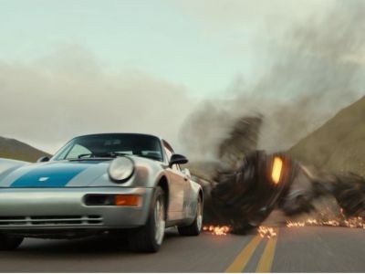 Transformer fährt Porsche 911 Carrera RS 3.8