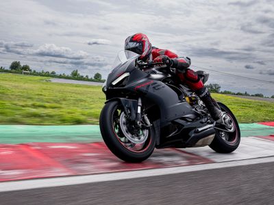 Ducati fährt schwarz