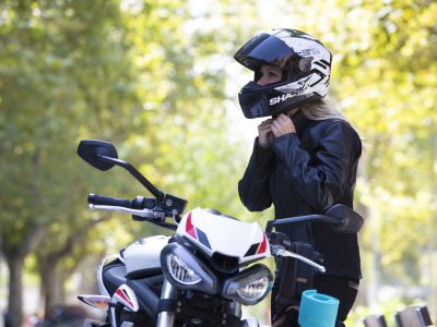 Montag mit dem Motorrad zur Arbeit