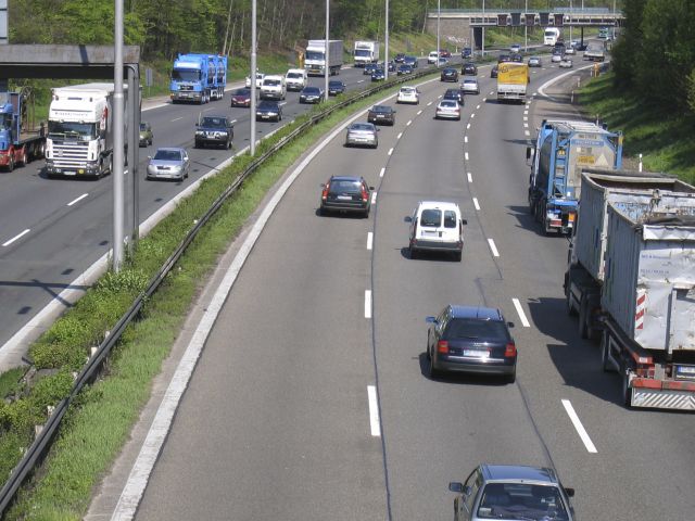 Deutsche verreisen auch dieses Jahr mit dem Auto - Bild 1