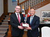Hyundai-Konzernchef ist Commander of the British Empire - Bild 2