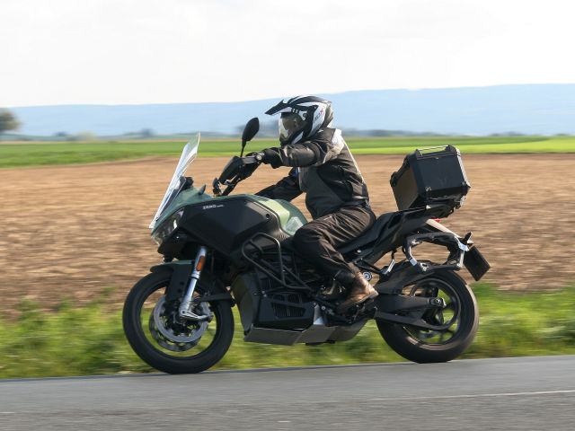 Die Batterie ist im Adventure Bike angekommen - Bild 1
