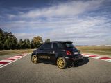 Schwarzer Abarth mit goldenem Skorpion - Bild 17