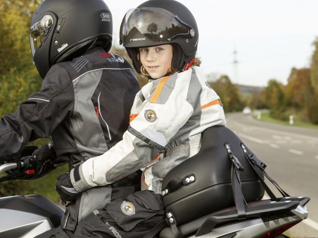 Ratgeber: Mit dem Kind auf dem Motorrad - Bild 1