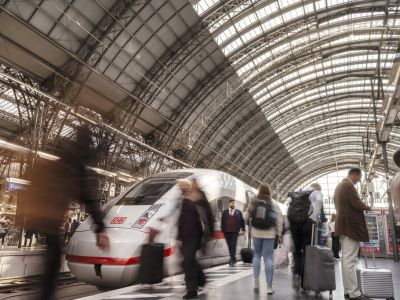 Die Bahn schreibt schwarze Zahlen, bleibt aber unter Druck