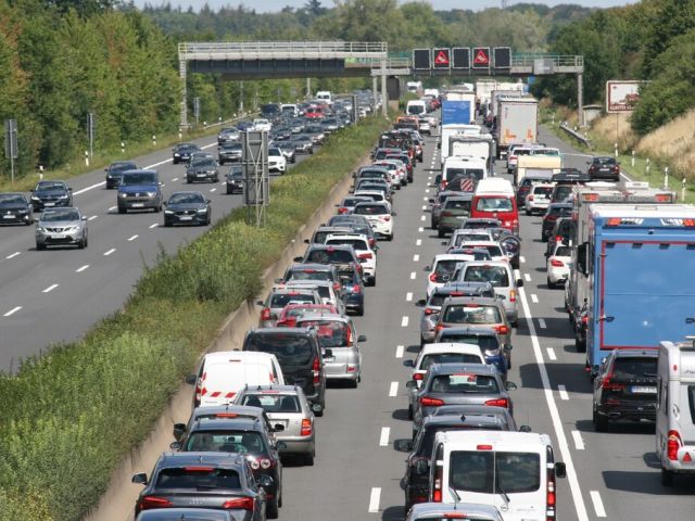 Stauprognose: Es wird voll auf den Autobahnen - Bild 1