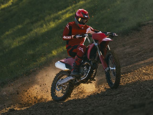 Ducati Desmo 250 MX jetzt auch für Privatfahrer - Bild 1