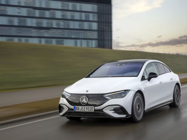 Mitfahrt im Mercedes-Benz EQE: Mitten im Herz der Marke - Bild 1