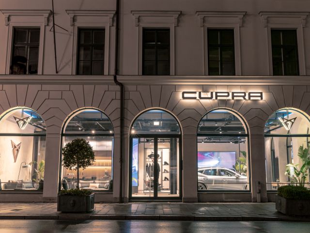 Die Cupra City Garage in München wird zur Galerie - Bild 1