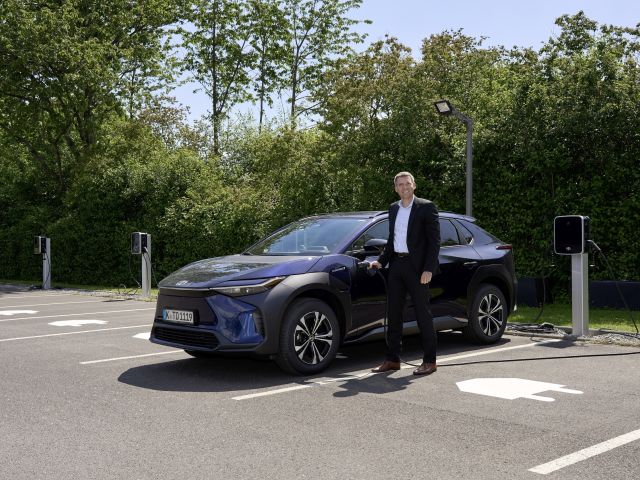 Toyota errichtet weitere Ladepunkte - Bild 1