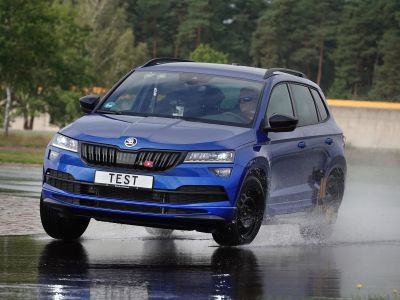 ADAC-Winterreifentest: Auf Bremsweg und Verschleiß achten