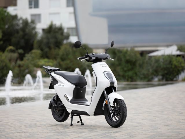 Hondas erster E-Roller ist da - Bild 1