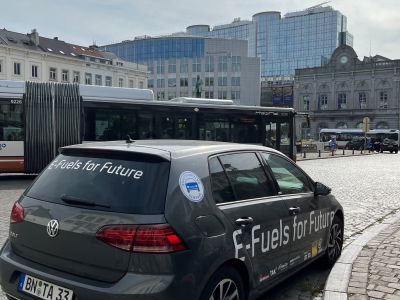 „Die Autodoktoren“ werben bei EU-Abgeordneten für e-Fuels