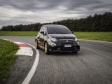Schwarzer Abarth mit goldenem Skorpion - Bild 4