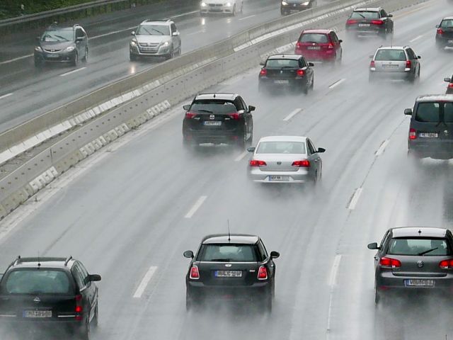 Ratgeber: Achtung Aquaplaning - Bild 1