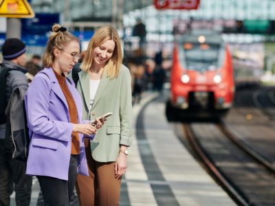 Mehr Menschen fahren Bus oder Bahn