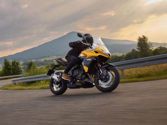 Triumph bringt wieder eine 800er - Bild 1