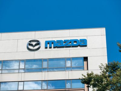 Mazda baut Fabrik für Batteriemodule
