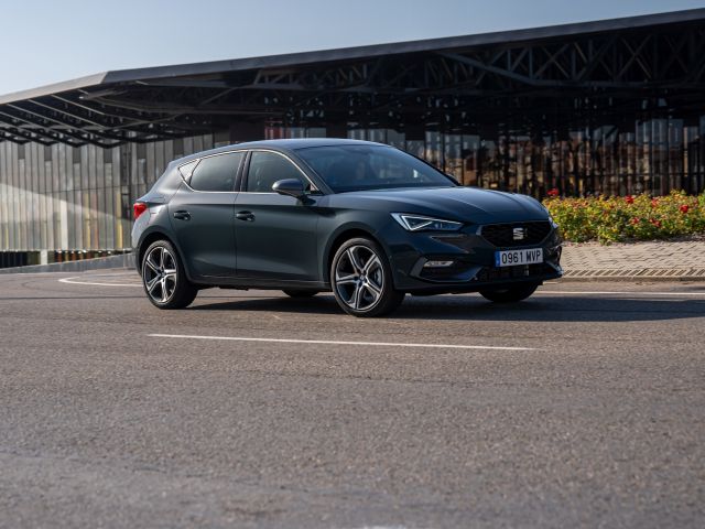 Selbst beim Kickdown bleibt der Verbrenner still - Bild 1