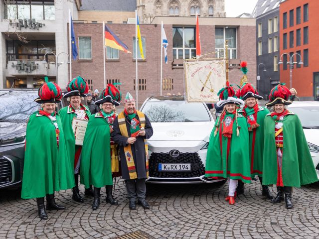 Toyota fährt im Karneval mit - Bild 1