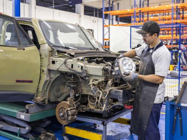 Stellantis rettet möglichst viele Teile aus Altfahrzeugen - Bild 1