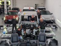 Sechs Mechatroniker dürfen den Kia PV5 zerlegen