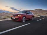 Der BMW iX4 schafft fast  830 Kilometer - Bild 12