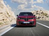 Der BMW iX4 schafft fast  830 Kilometer - Bild 13