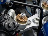 Blaue Yamaha XSR 900 GP erinnert an Christian Sarron - Bild 16