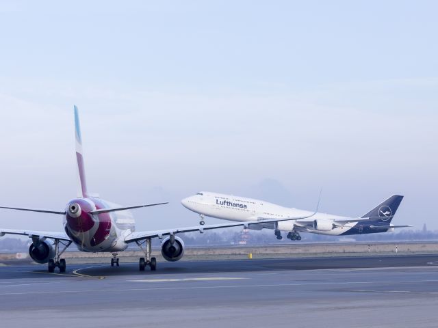 Wieder mehr Fluggäste - Bild 1