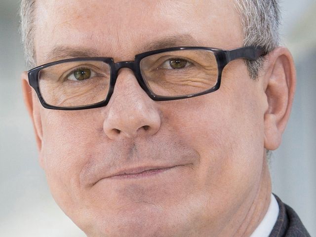 Roland Korioth kommuniziert die Wirtschaftsthemen bei Opel - Bild 1