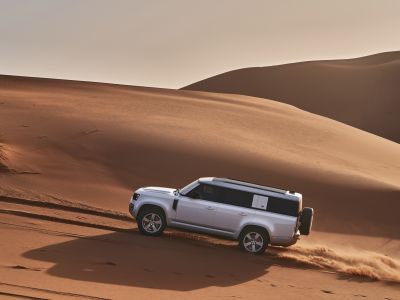 Der Land Rover macht Platz für acht