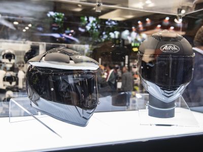 Airoh und Autoliv entwickeln Airbaghelm weiter