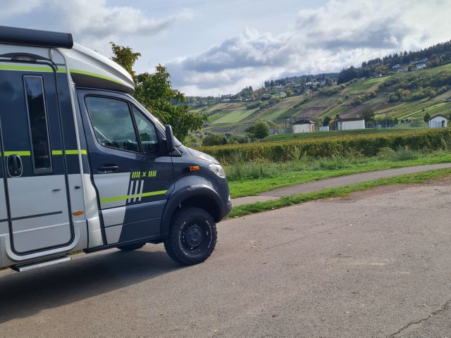 An der Mosel liegen Stellplätze direkt am Wasser - Bild 1