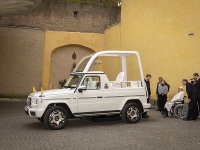 Auch der Papst fährt elektrisch