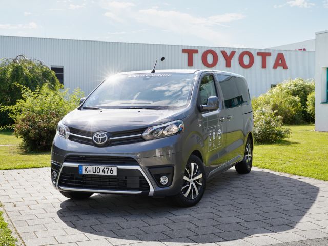 Toyota schafft über 100.000 Fahrzeuge - Bild 1