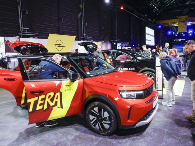 Opel präsentiert sich beim Werksfest