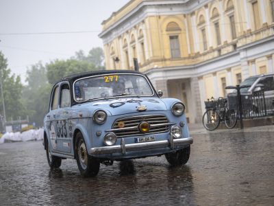 Heute beginnen die Festspiele für Fahrer, Landschaft und alte Autos