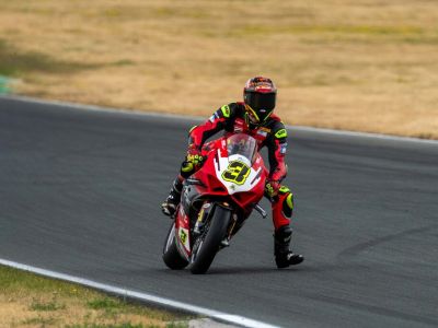 Lukas Tulovic fährt Rundenrekord