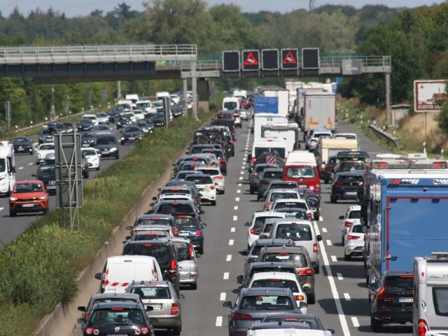 Stauprognose: Voller wird es auf den Autobahn selten im Jahr - Bild 1
